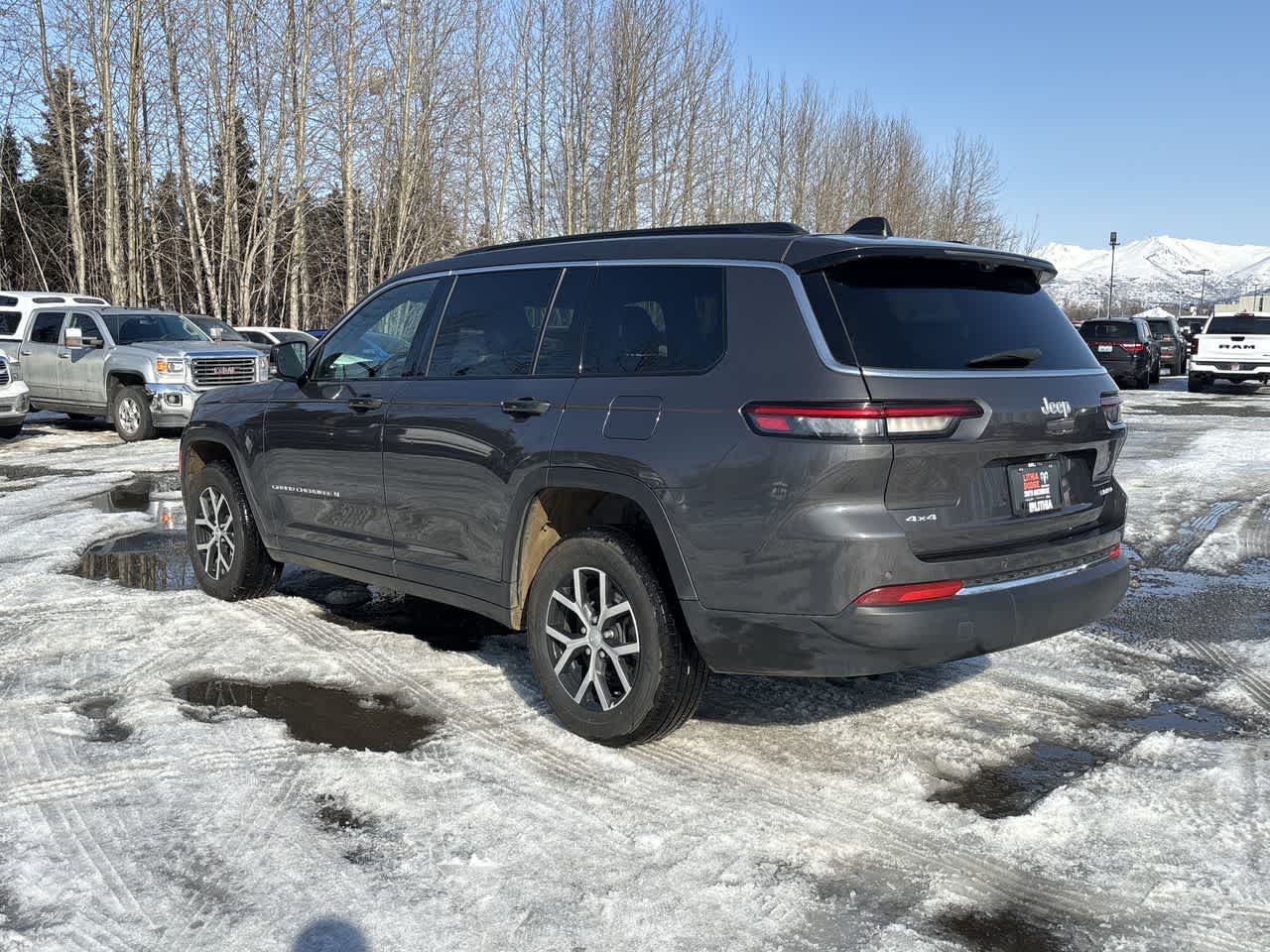 View vehicle photo 6