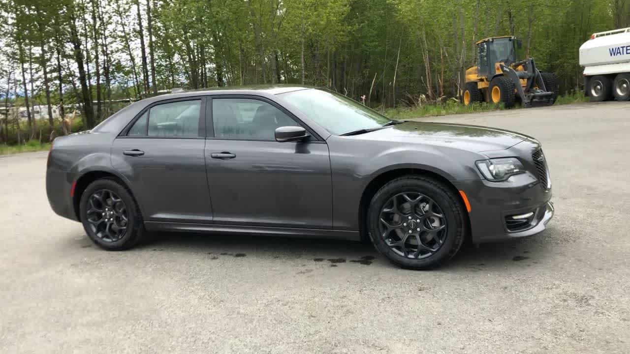 2023 Chrysler 300 Touring L 2