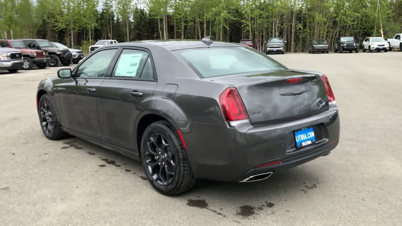 2023 Chrysler 300 Touring L 11