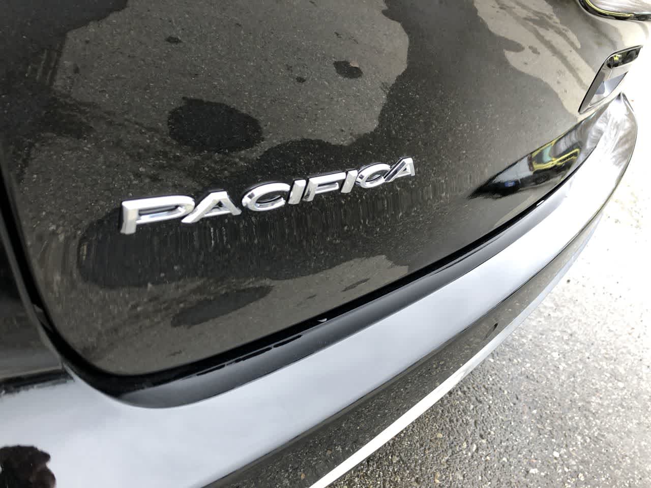 2024 Chrysler Pacifica Touring L 18