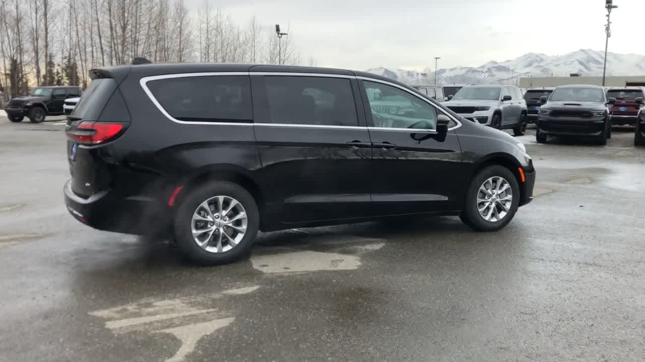 2024 Chrysler Pacifica Touring L 15