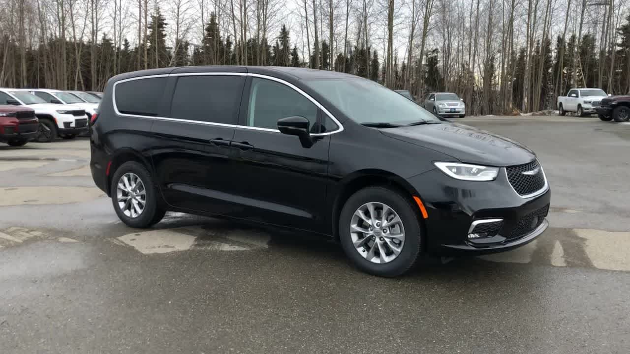 2024 Chrysler Pacifica Touring L 2