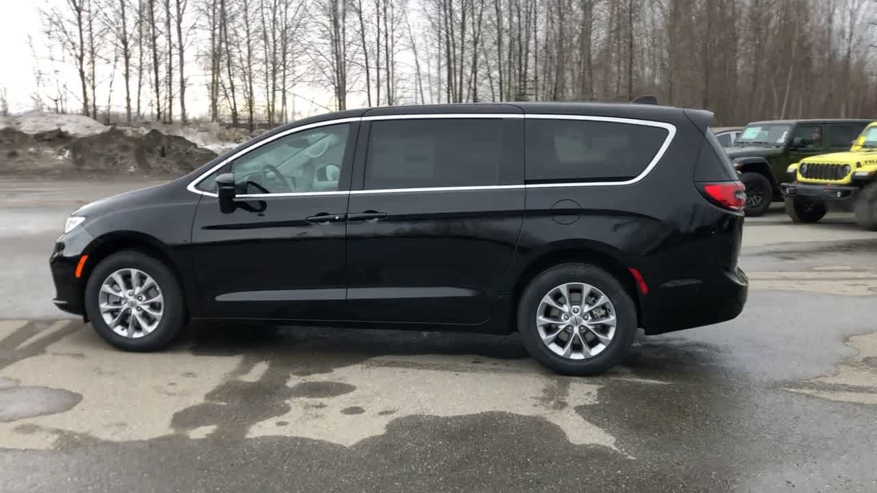 2024 Chrysler Pacifica Touring L 9