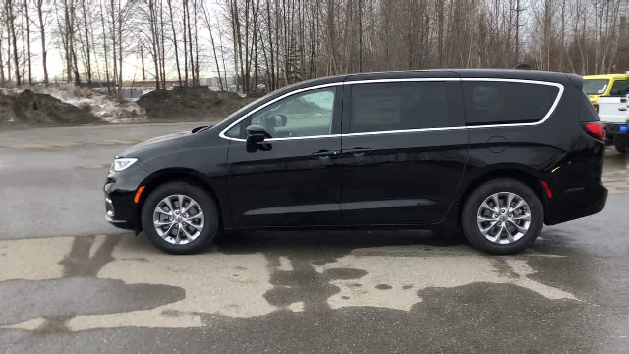 2024 Chrysler Pacifica Touring L 8