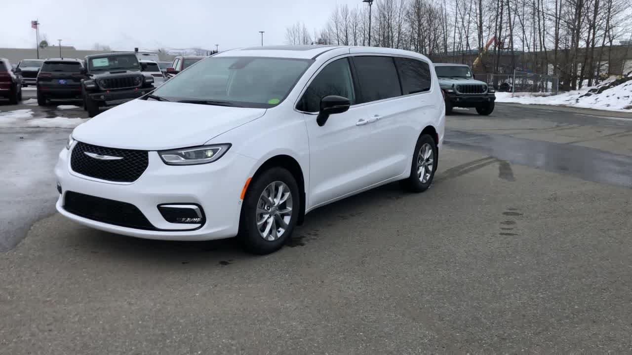 2024 Chrysler Pacifica Touring L 6