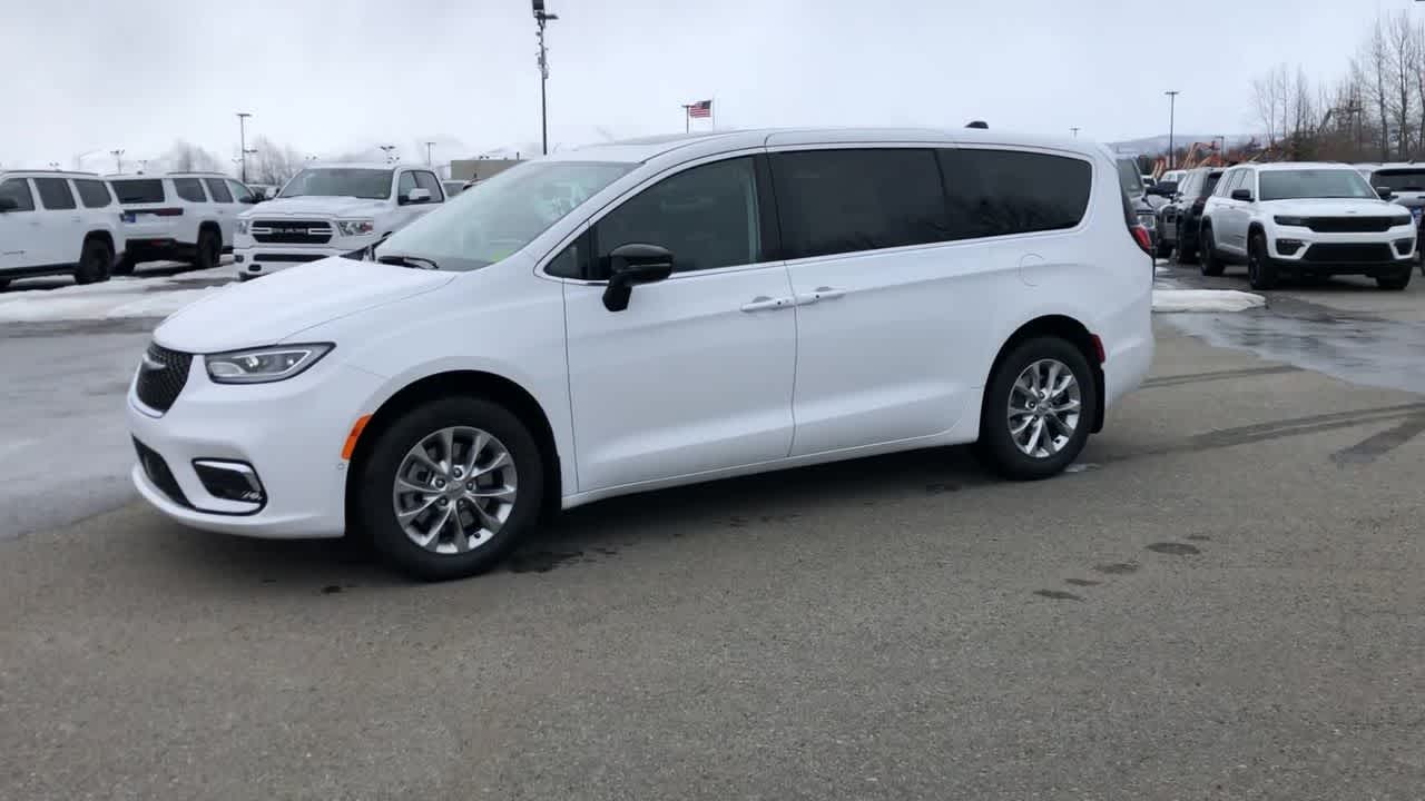 2024 Chrysler Pacifica Touring L 7