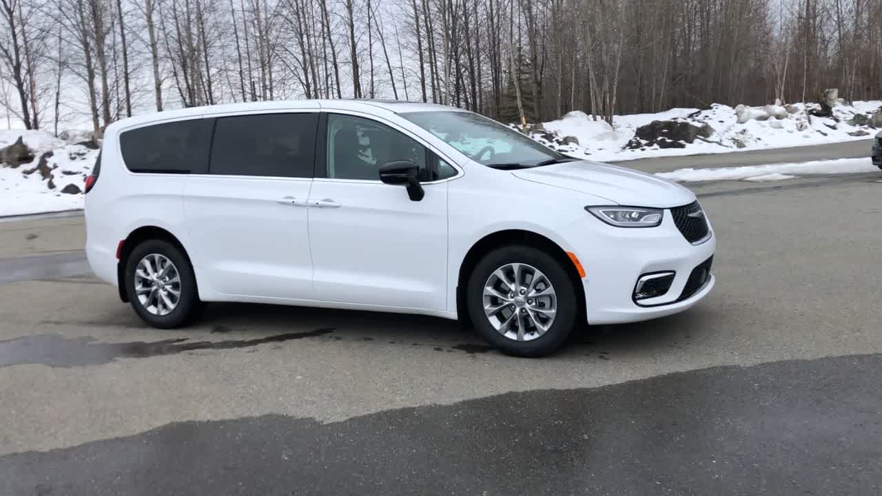 2024 Chrysler Pacifica Touring L 2