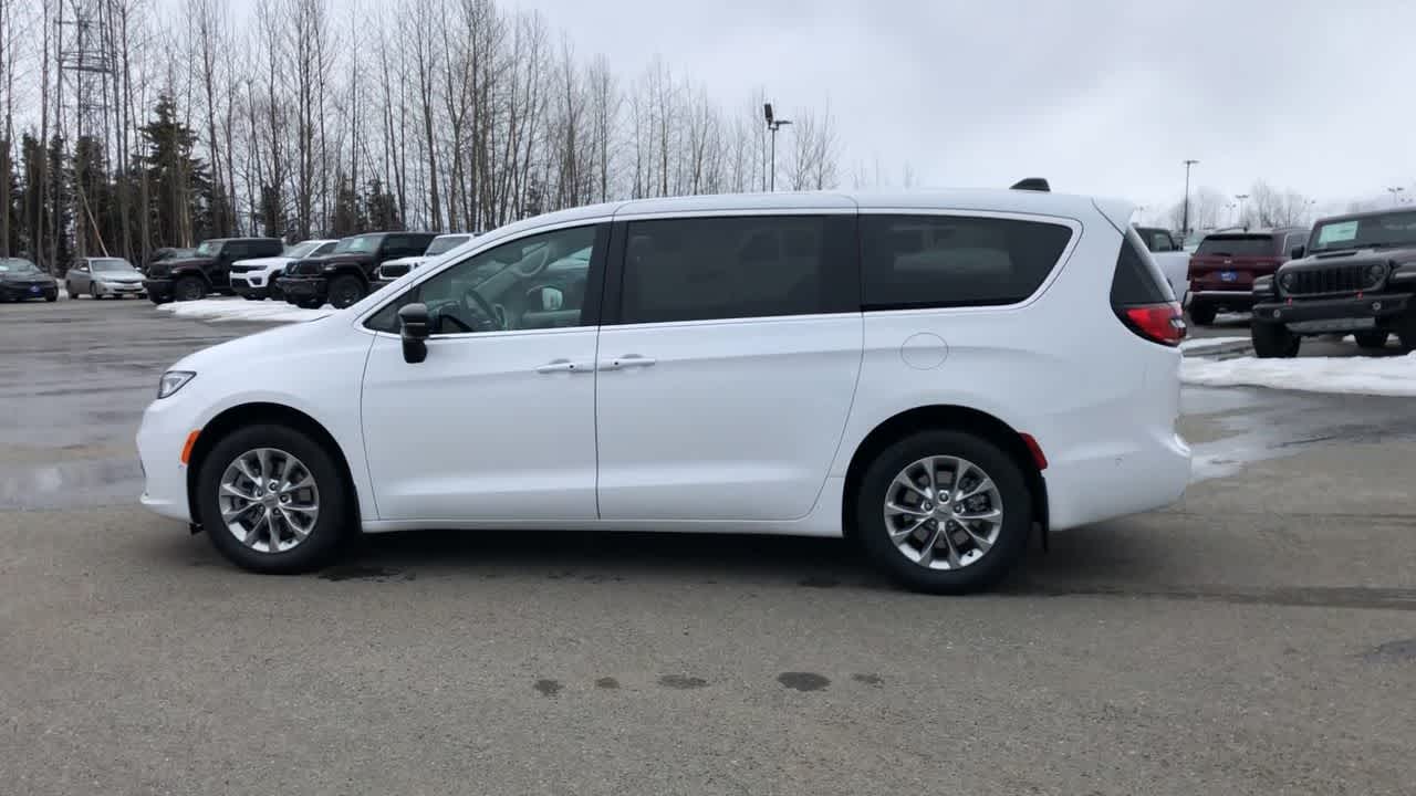 2024 Chrysler Pacifica Touring L 9