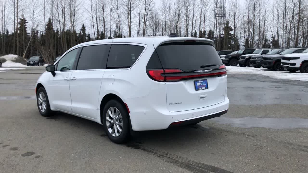 2024 Chrysler Pacifica Touring L 11