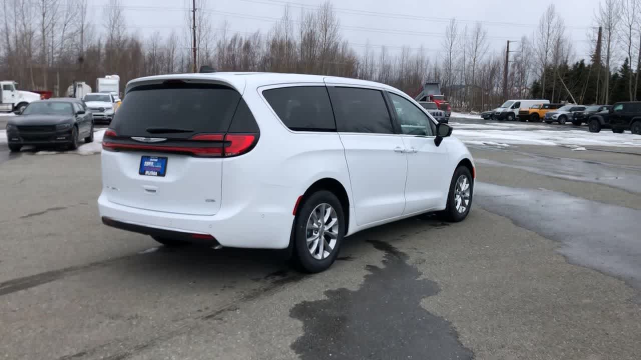 2024 Chrysler Pacifica Touring L 14