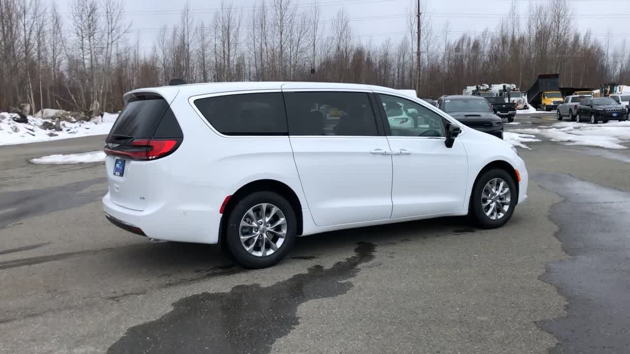 2024 Chrysler Pacifica Touring L 15