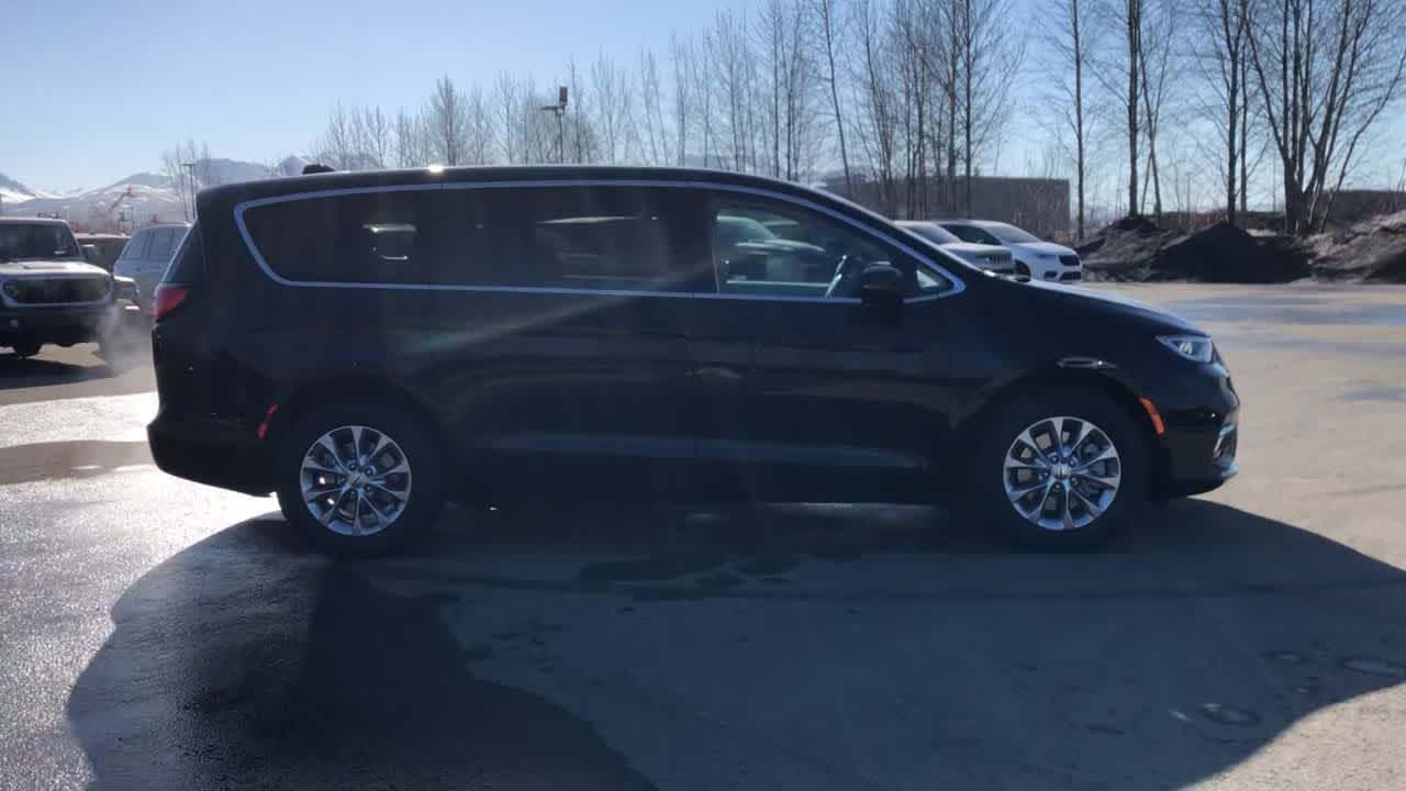 2024 Chrysler Pacifica Touring L 17