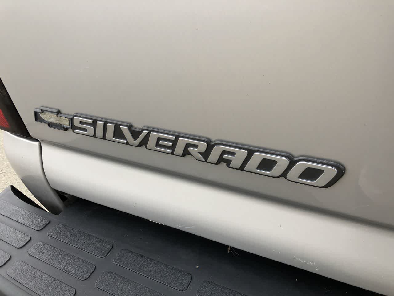 2005 Chevrolet Silverado 1500 LS Crew Cab 143.5 WB 4WD 18