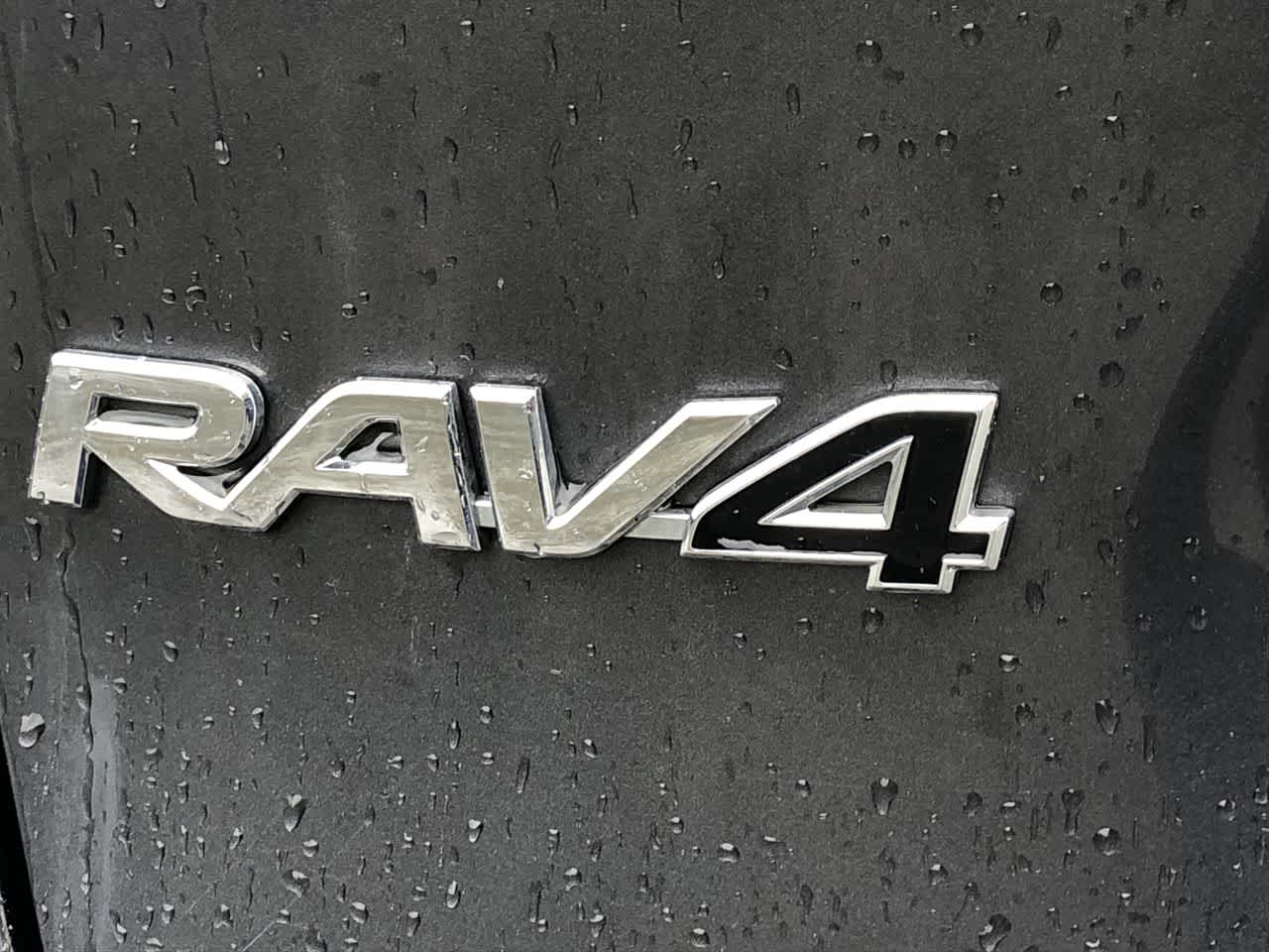 2022 Toyota RAV4 XLE 18