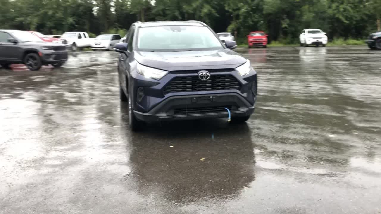 2022 Toyota RAV4 XLE 3