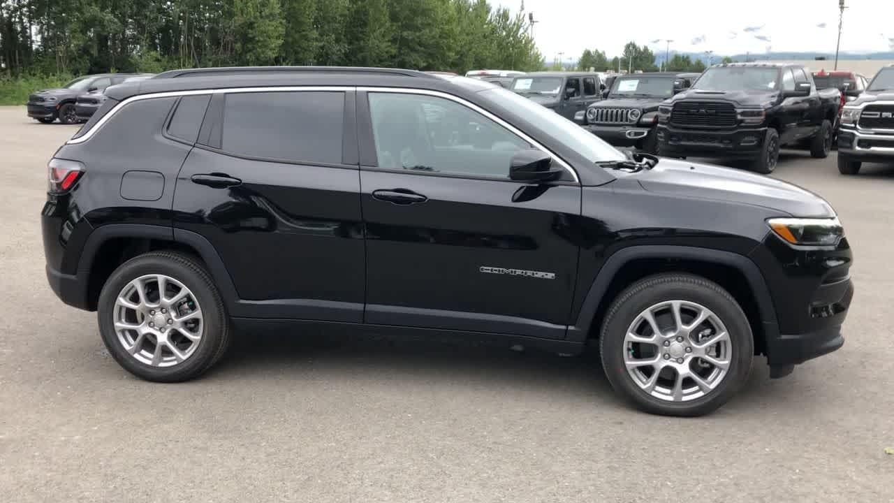 2024 Jeep Compass Latitude Lux 17