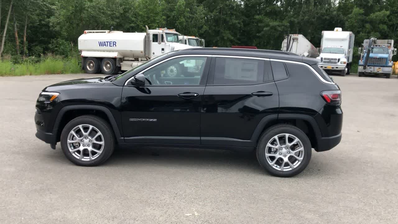 2024 Jeep Compass Latitude Lux 9