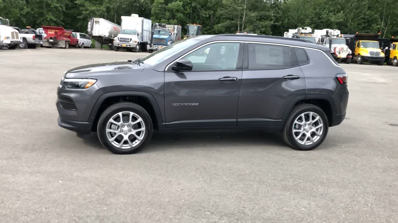 2024 Jeep Compass Latitude Lux 7