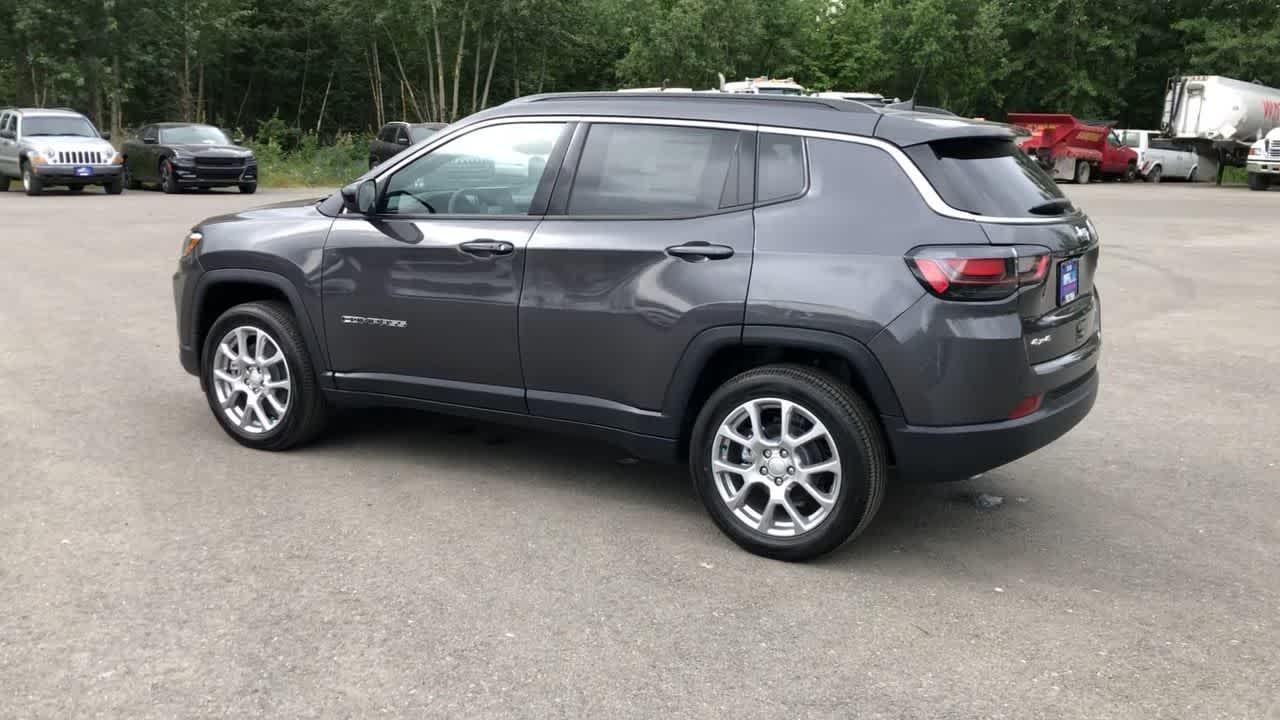 2024 Jeep Compass Latitude Lux 9