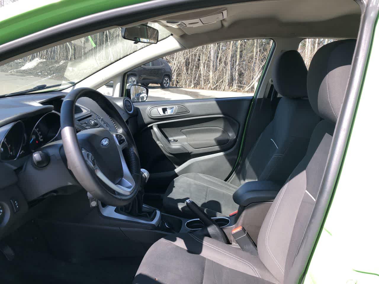 2014 Ford Fiesta SE 23