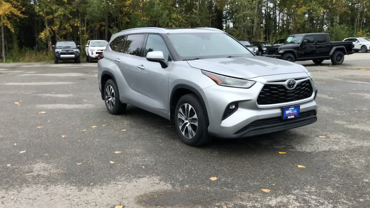 2021 Toyota Highlander XLE 2