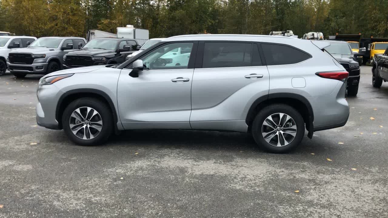 2021 Toyota Highlander XLE 8