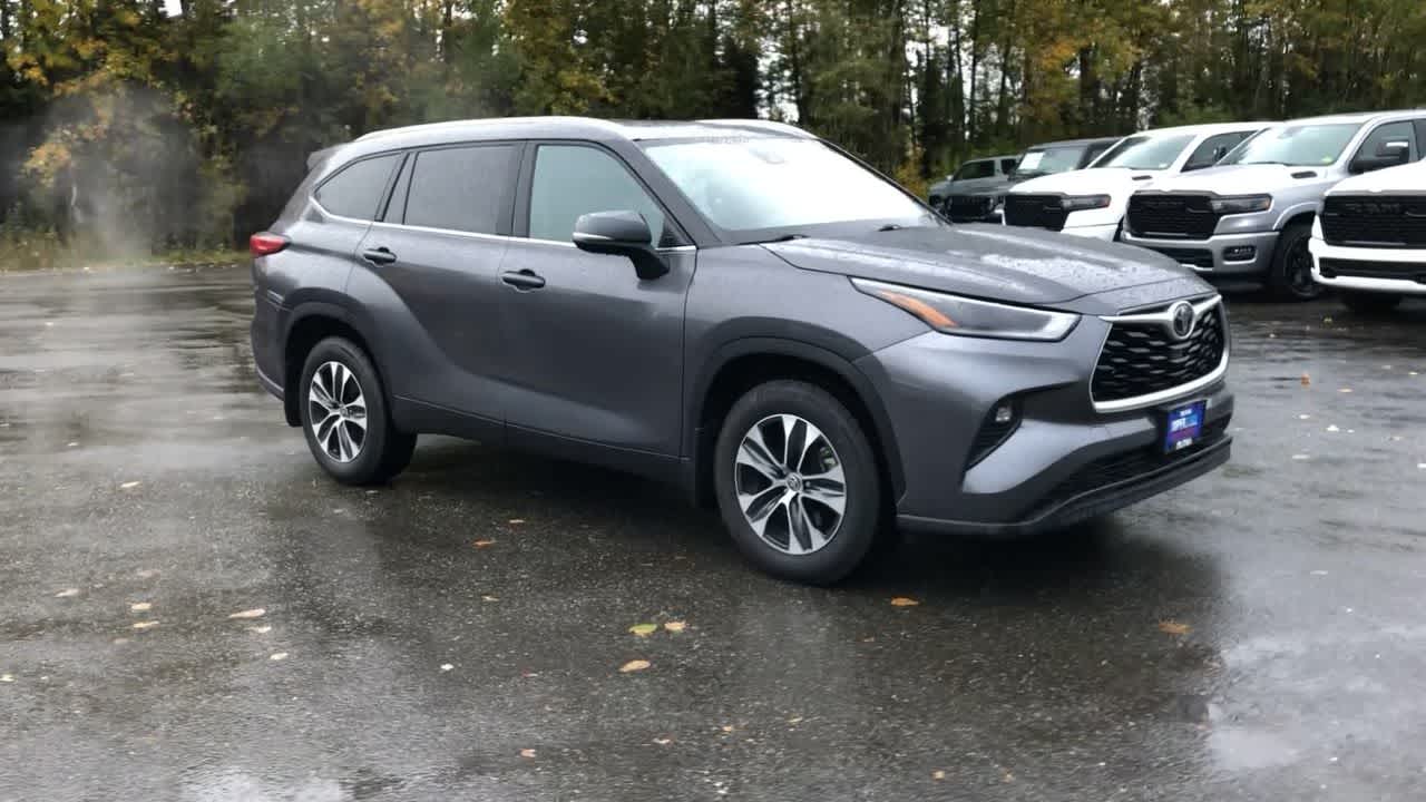 2021 Toyota Highlander XLE 2