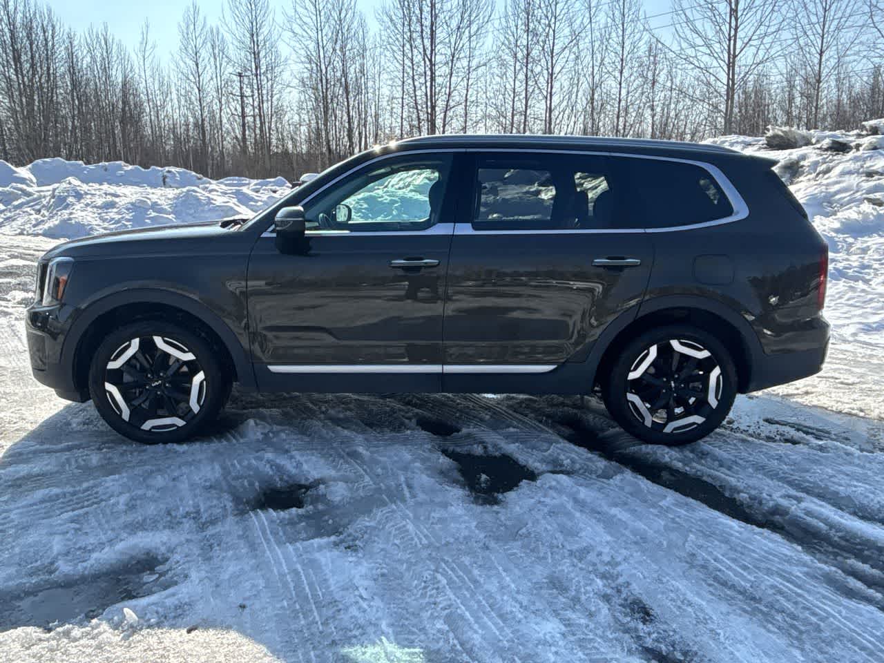 View vehicle photo 5