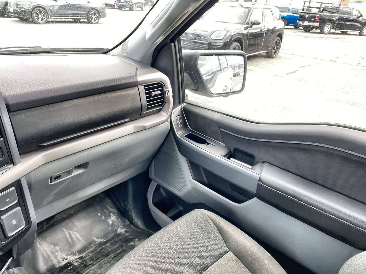 View vehicle photo 4