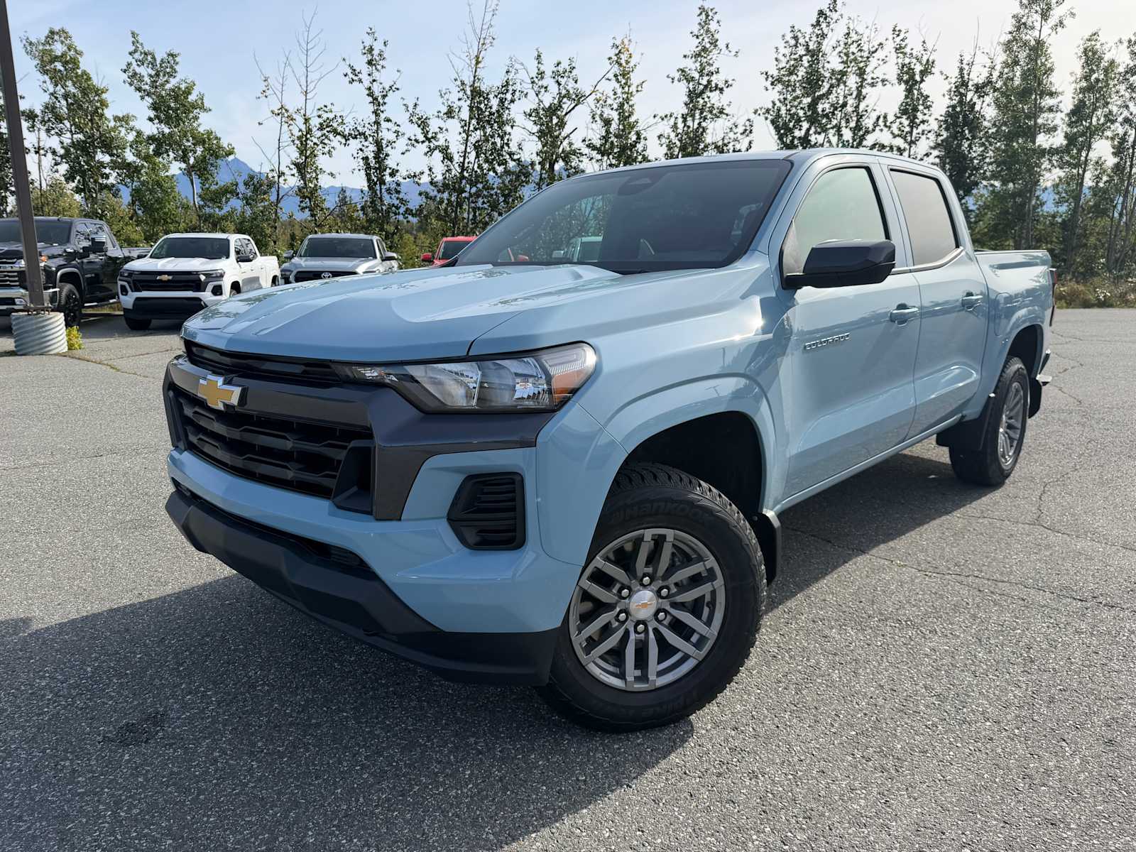 Snowdrift Metallic 2025 Chevrolet Colorado Pickup Truck Four-Wheel Drive 8-Speed Automatic