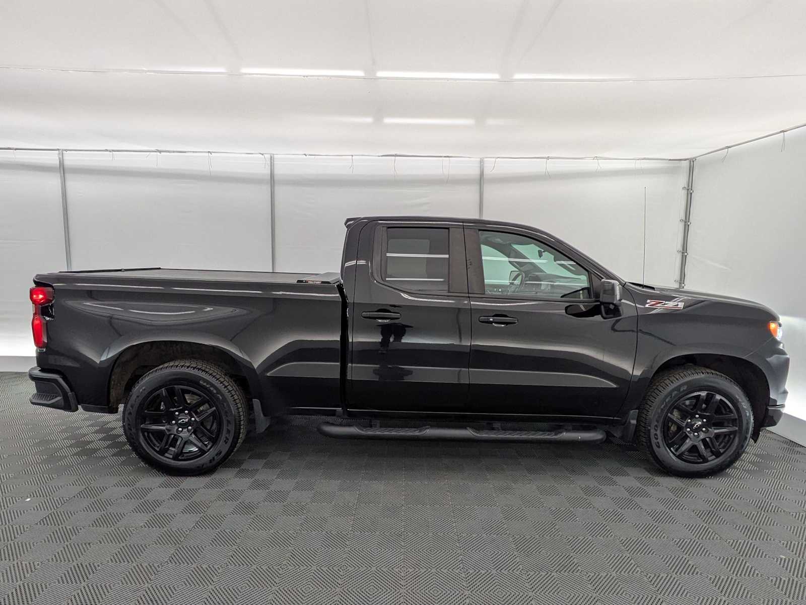 View vehicle photo 7