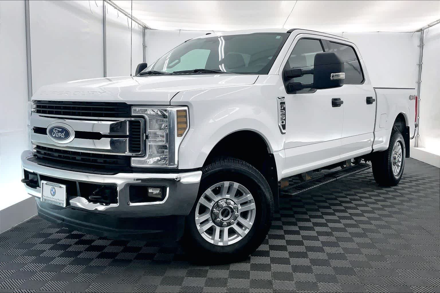Oxford White 2019 Ford F-250 Super Duty XLT Crew Cab 4WD Pickup Truck Four-Wheel Drive 6-Speed Automatic