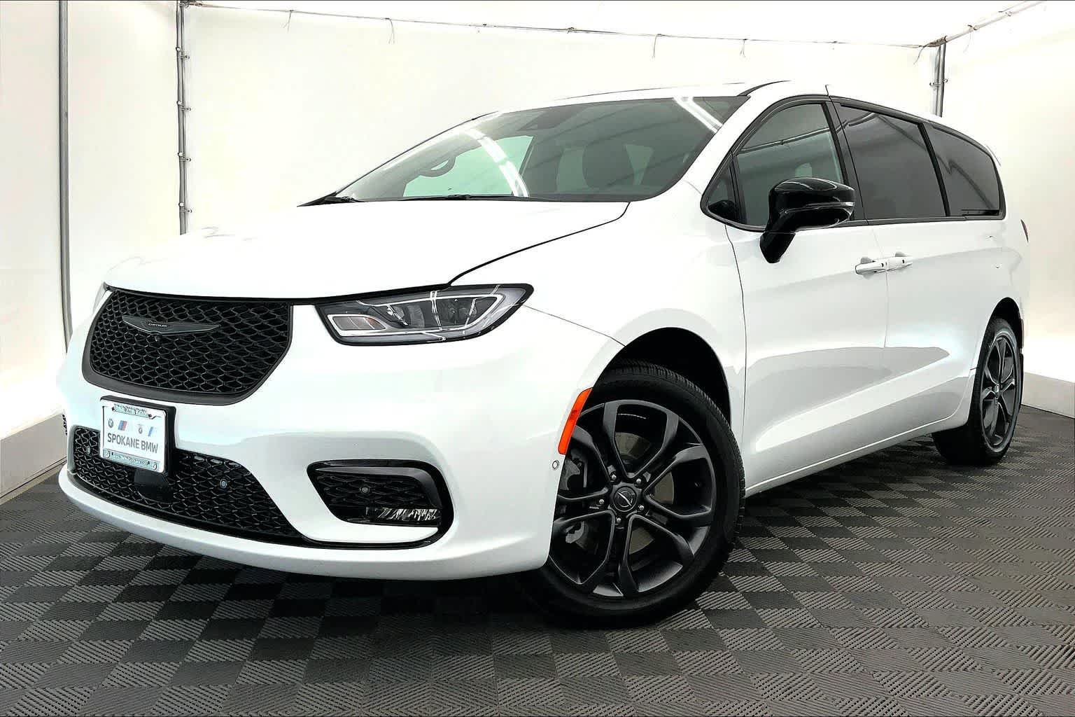 Bright White Clearcoat 2026 Chrysler Pacifica Minivan All-Wheel Drive 9-Speed Automatic