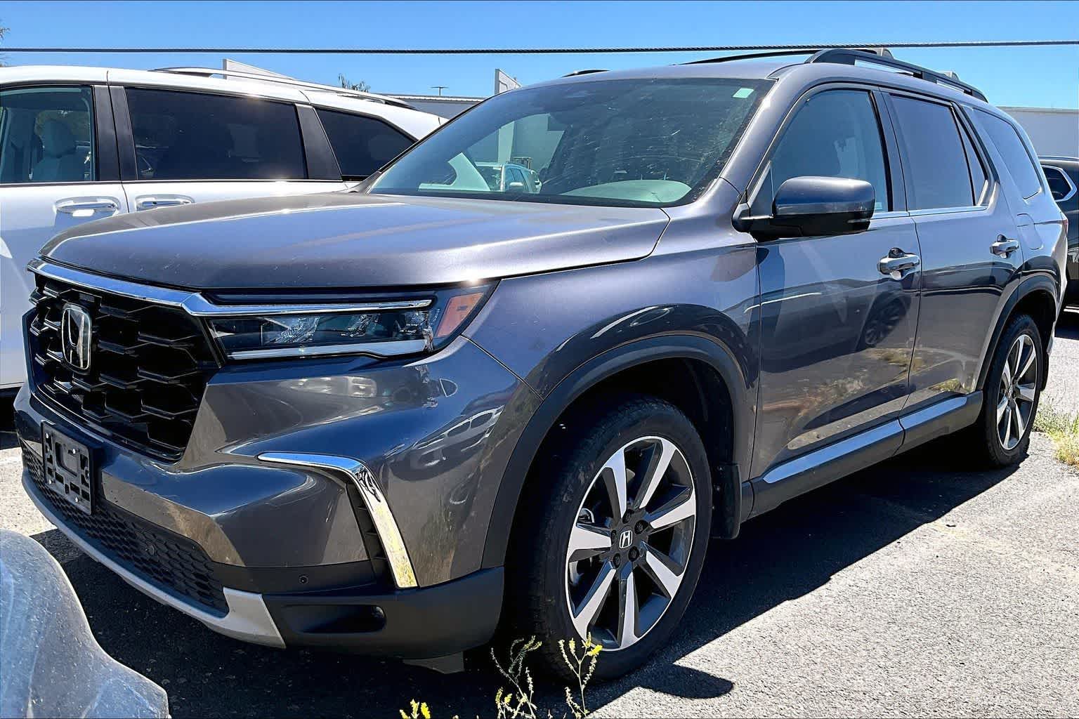 Gray (Modern Steel Metallic) 2023 Honda Pilot SUV / Crossover All-Wheel Drive Automatic