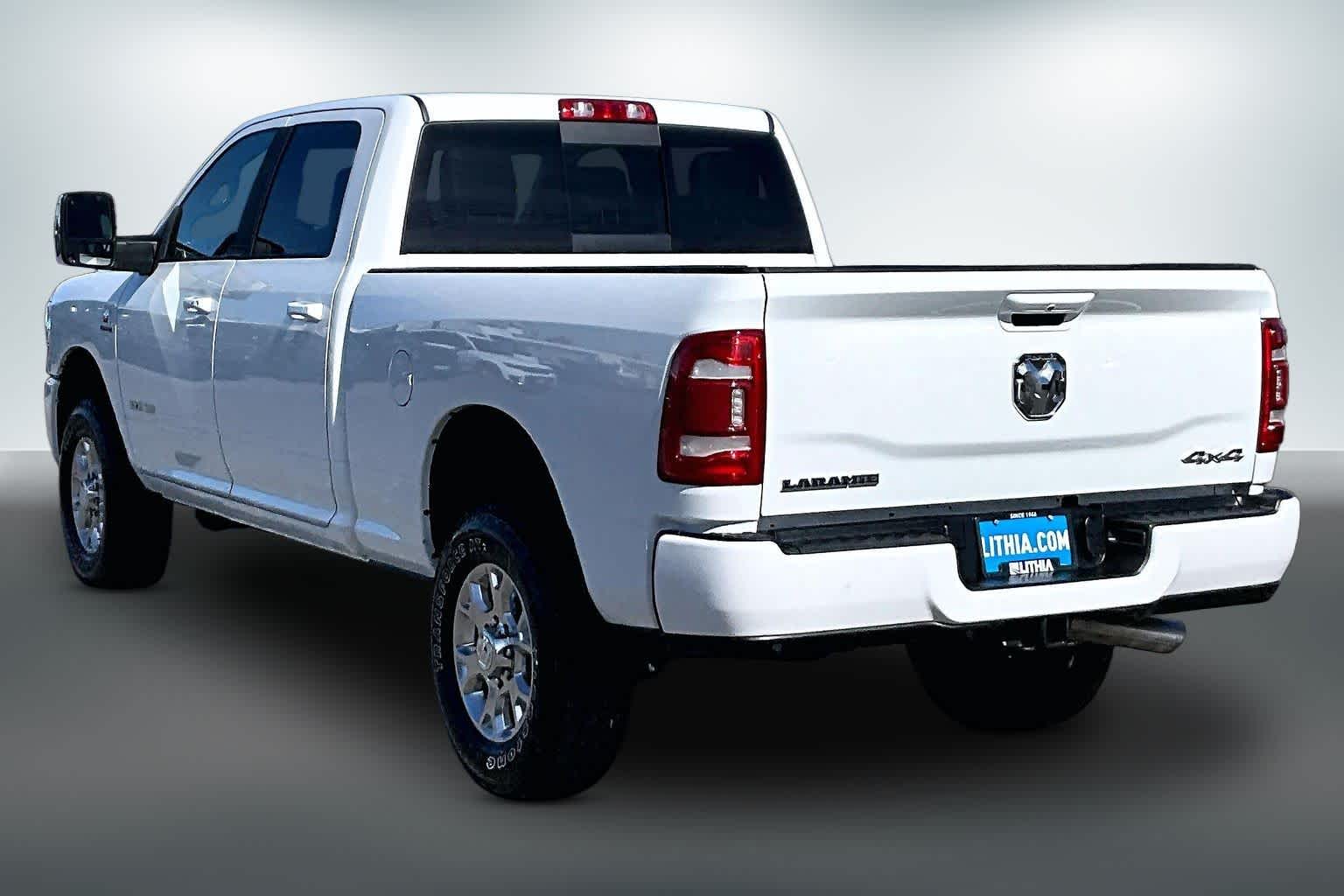 View vehicle photo 4