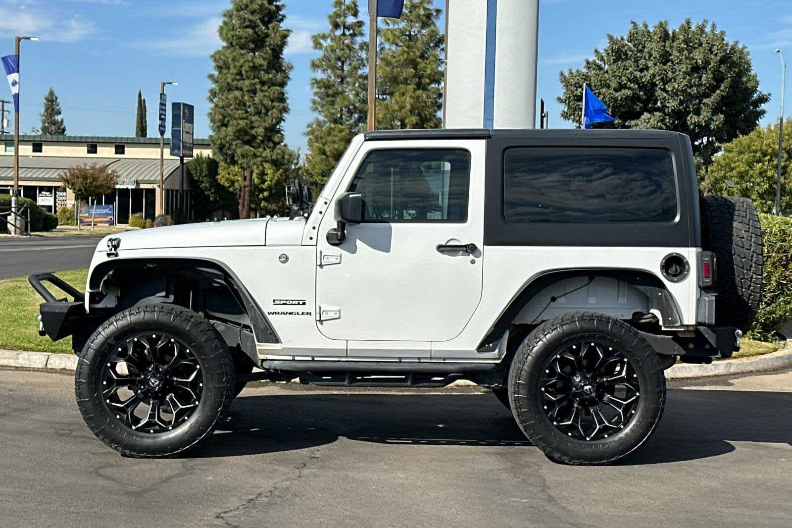 2017 Jeep Wrangler Sport 3