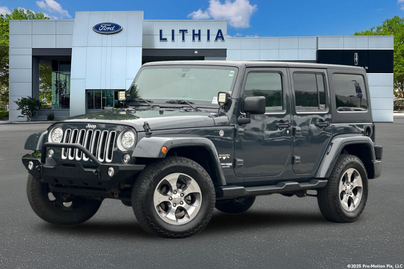 Rhino Clearcoat 2018 Jeep Wrangler JK Unlimited Sahara 4WD SUV / Crossover Four-Wheel Drive 5-Speed Automatic