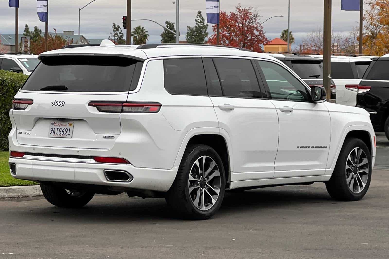 2022 Jeep Grand Cherokee L Overland 2