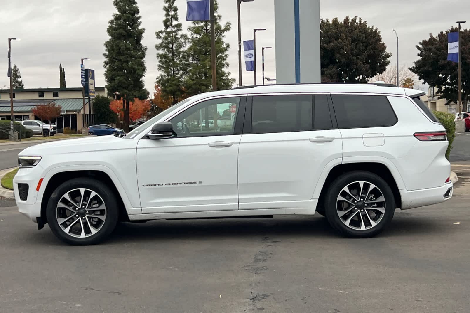 2022 Jeep Grand Cherokee L Overland 5