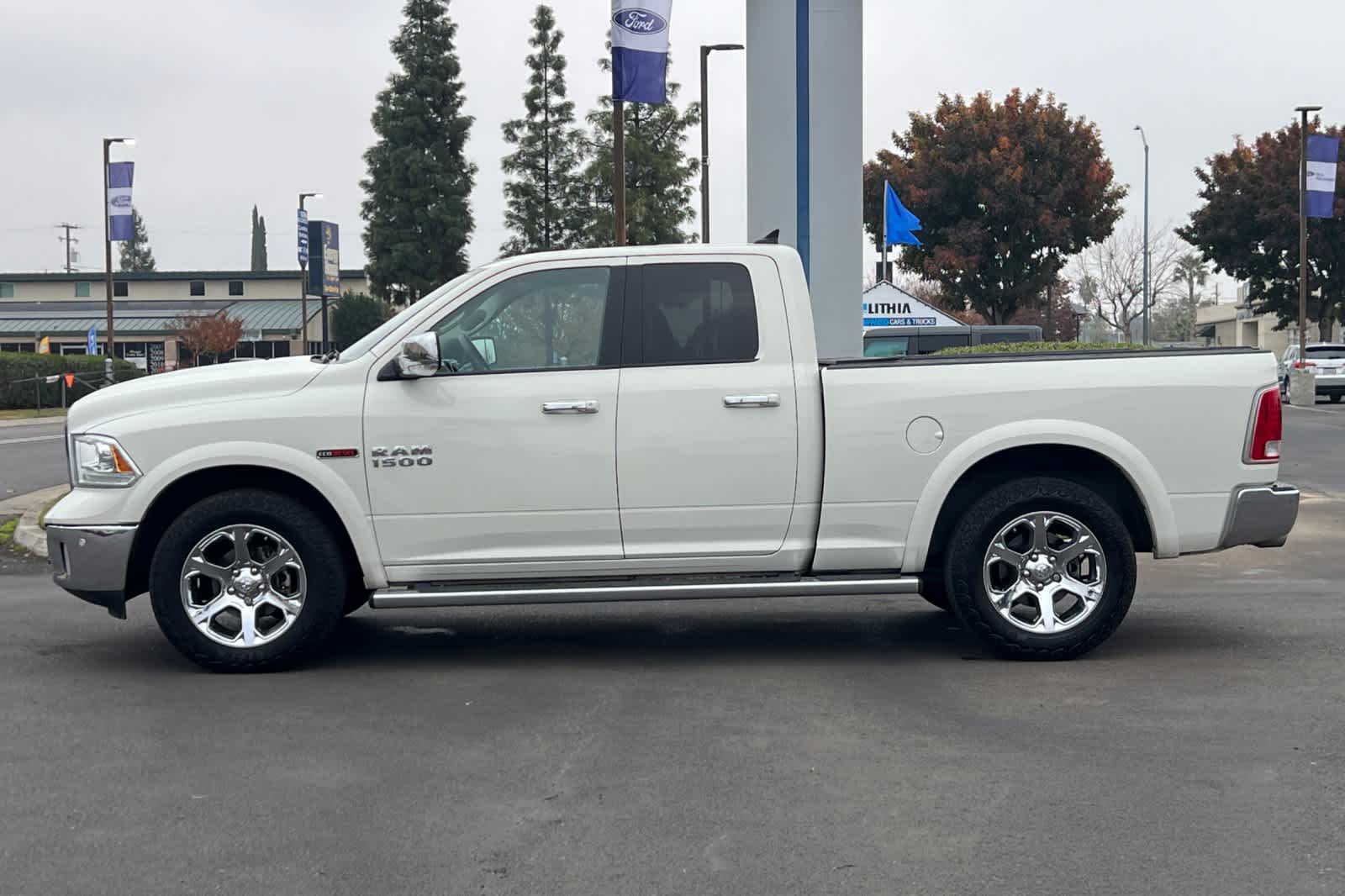 2016 Ram 1500 Laramie 4WD Quad Cab 140.5 5