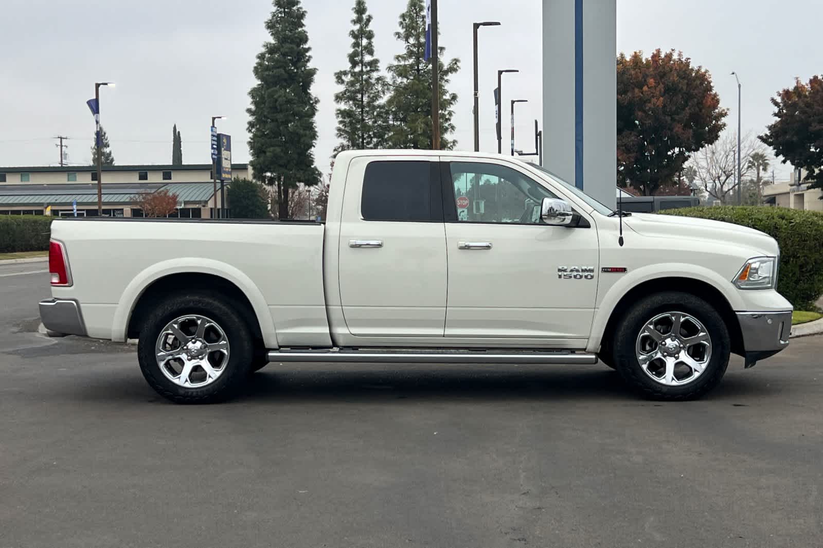 2016 Ram 1500 Laramie 4WD Quad Cab 140.5 8