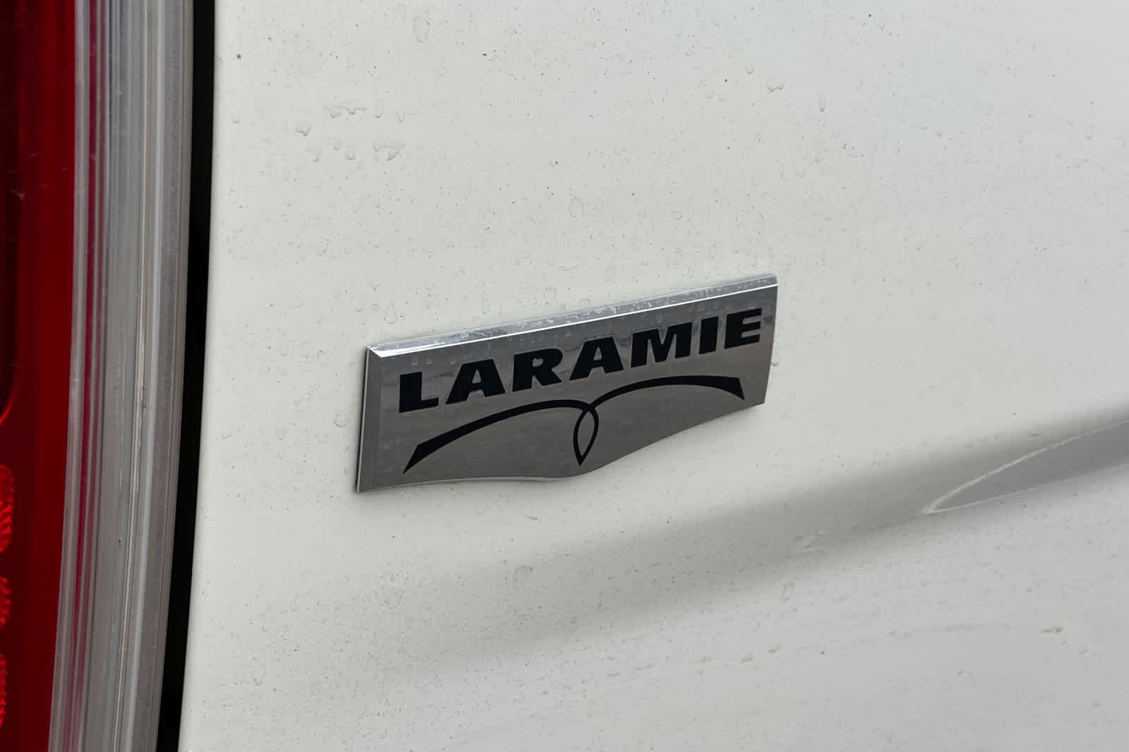 2016 Ram 1500 Laramie 4WD Quad Cab 140.5 27