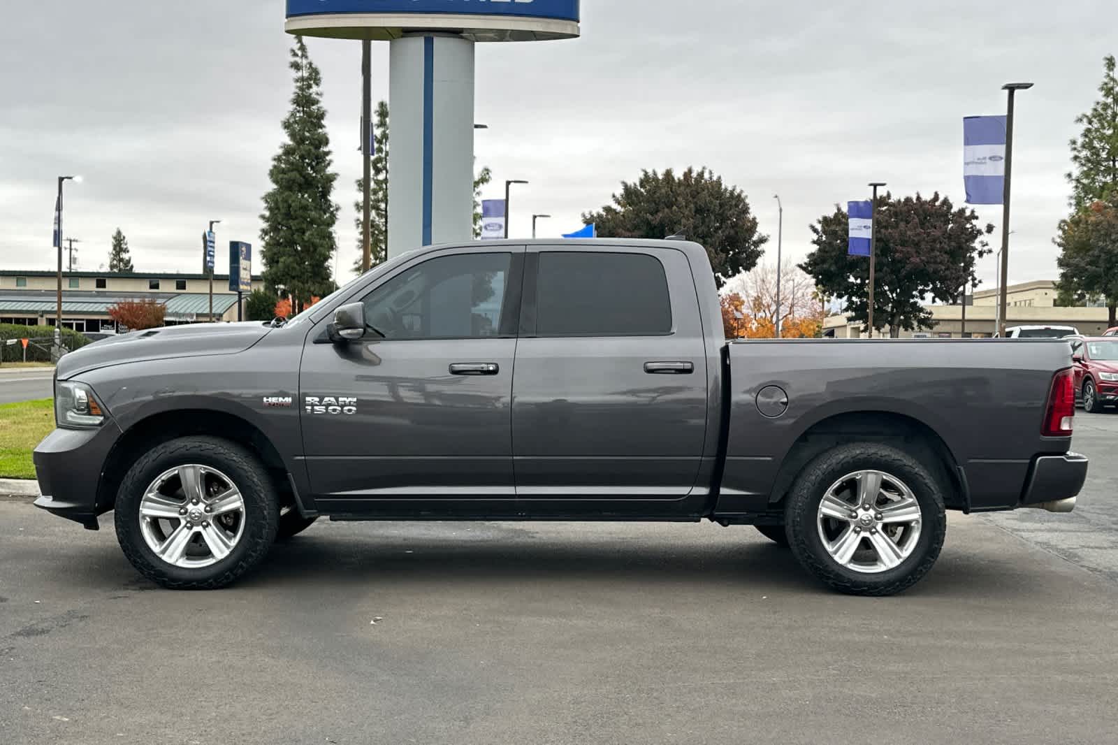 2014 Ram 1500 Sport 4WD Crew Cab 140.5 5