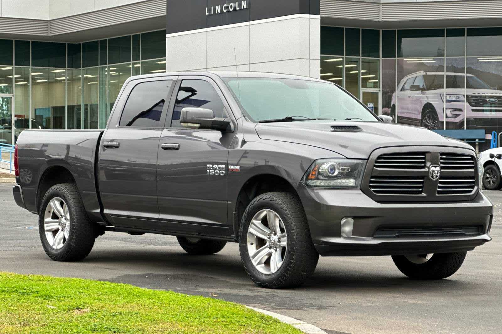 2014 Ram 1500 Sport 4WD Crew Cab 140.5 9