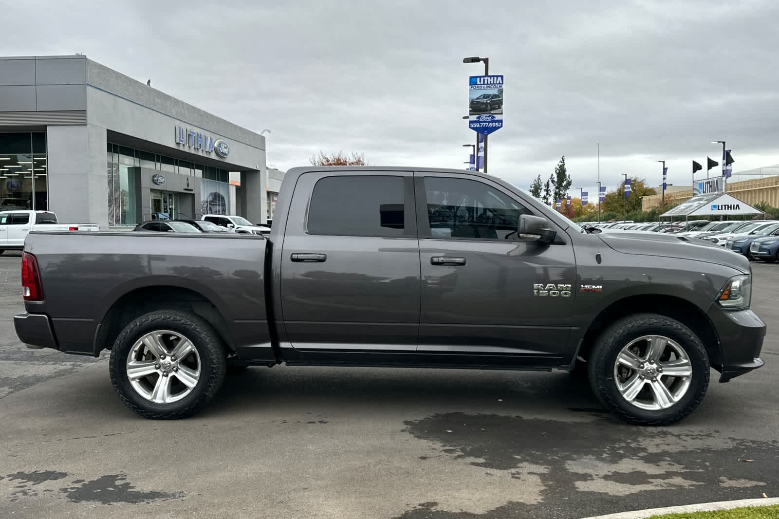 2014 Ram 1500 Sport 4WD Crew Cab 140.5 8