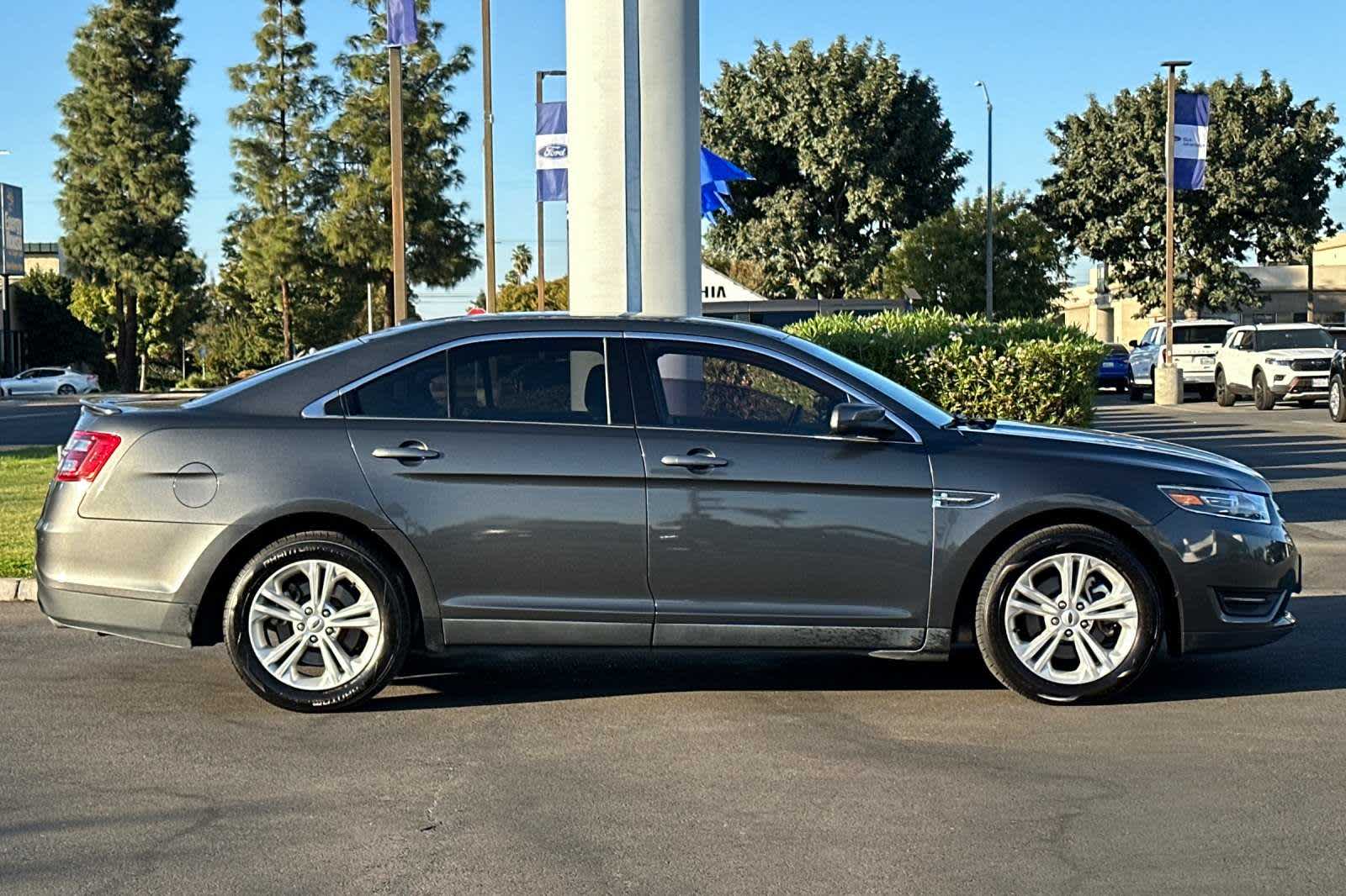 2018 Ford Taurus SEL 8