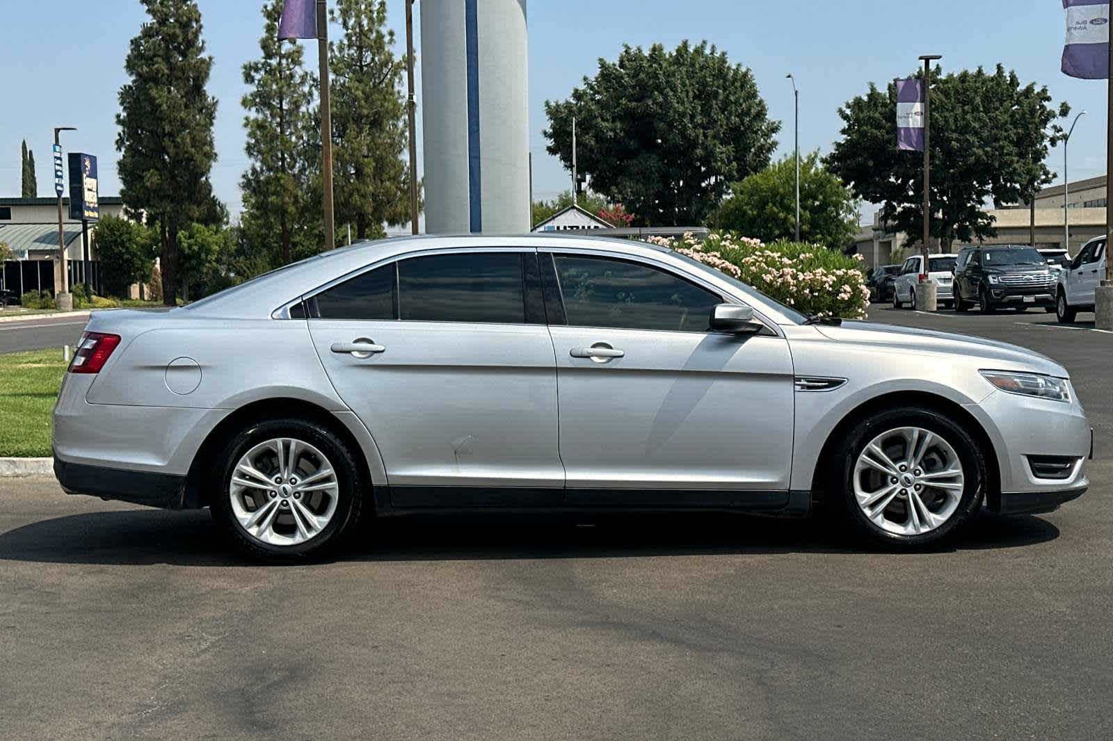 2017 Ford Taurus SEL 8