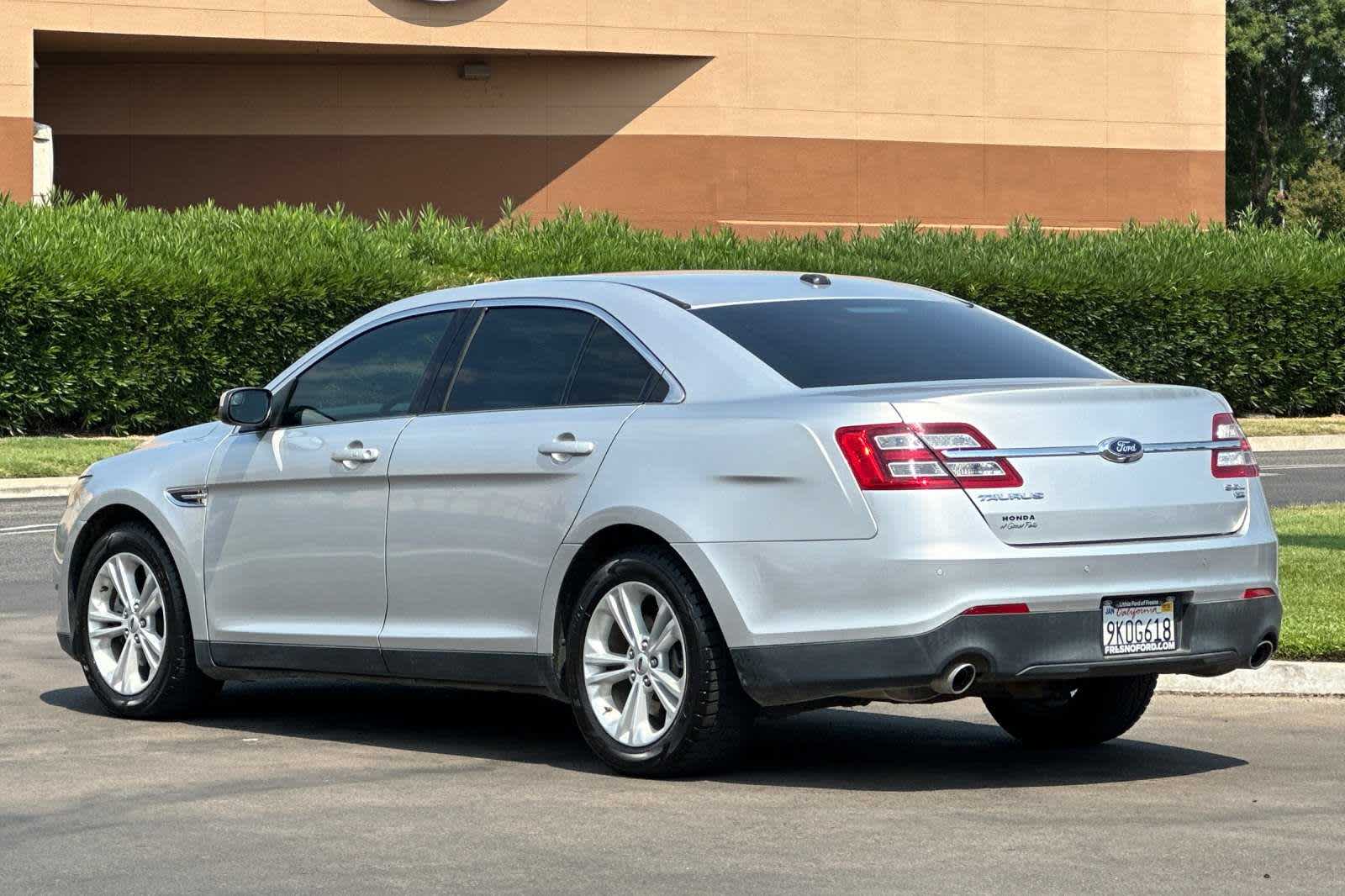 2017 Ford Taurus SEL 6