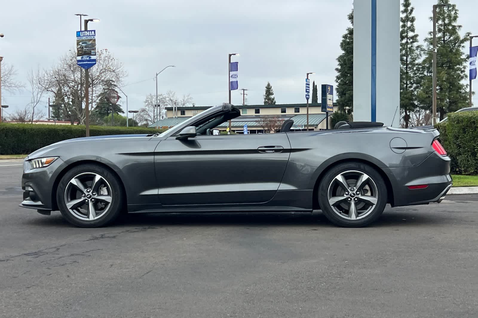 2017 Ford Mustang V6 5