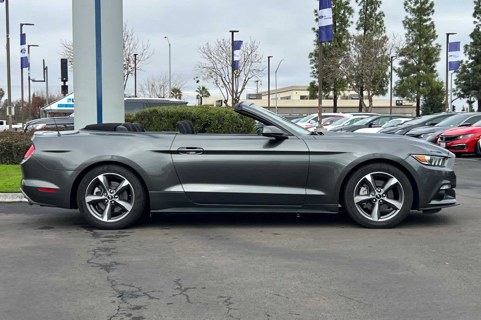 2017 Ford Mustang V6 8